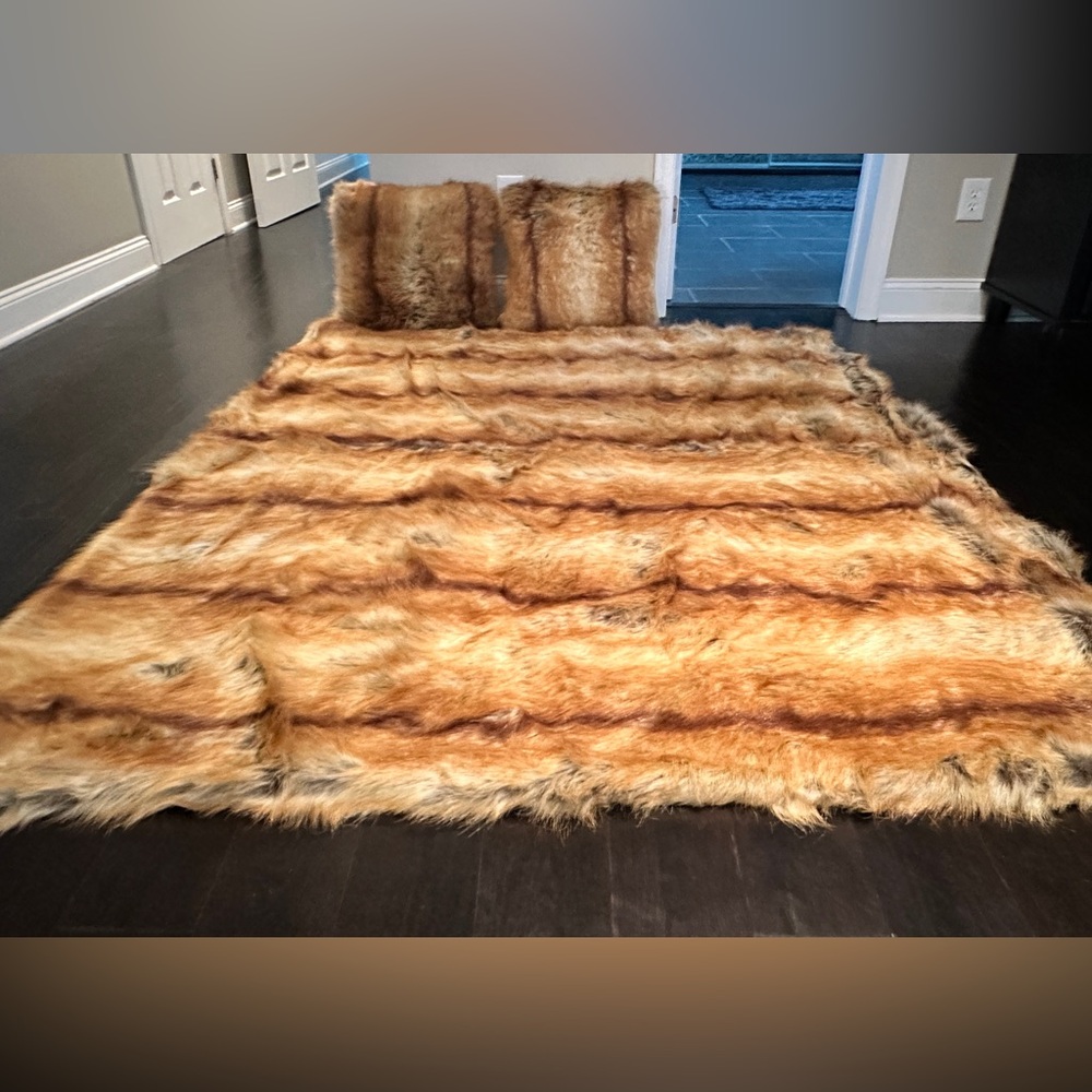 Donna Salyers limited edition Golden Red Fox faux fur Throw & Pillow. Brand New.